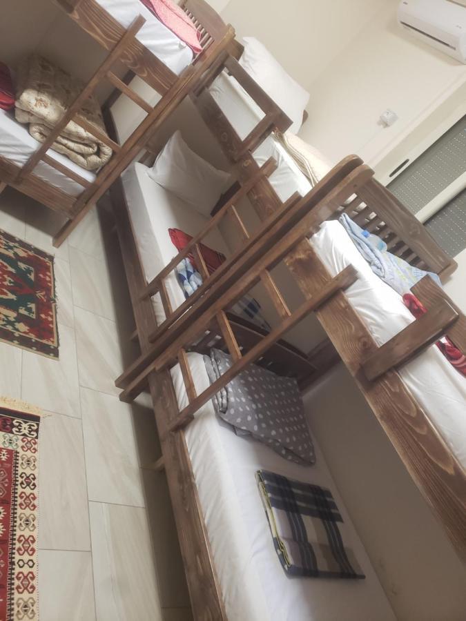 Hostel Oakland Tirana Eksteriør billede