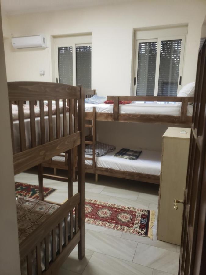 Hostel Oakland Tirana Eksteriør billede