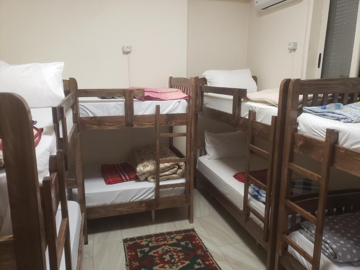 Hostel Oakland Tirana Eksteriør billede
