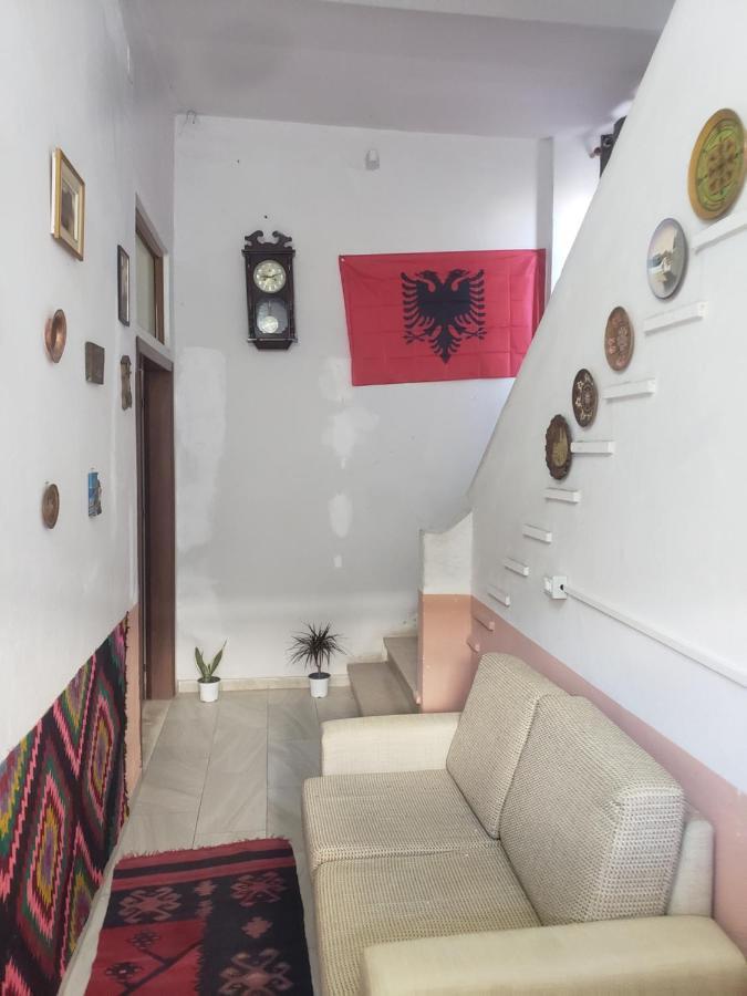 Hostel Oakland Tirana Eksteriør billede