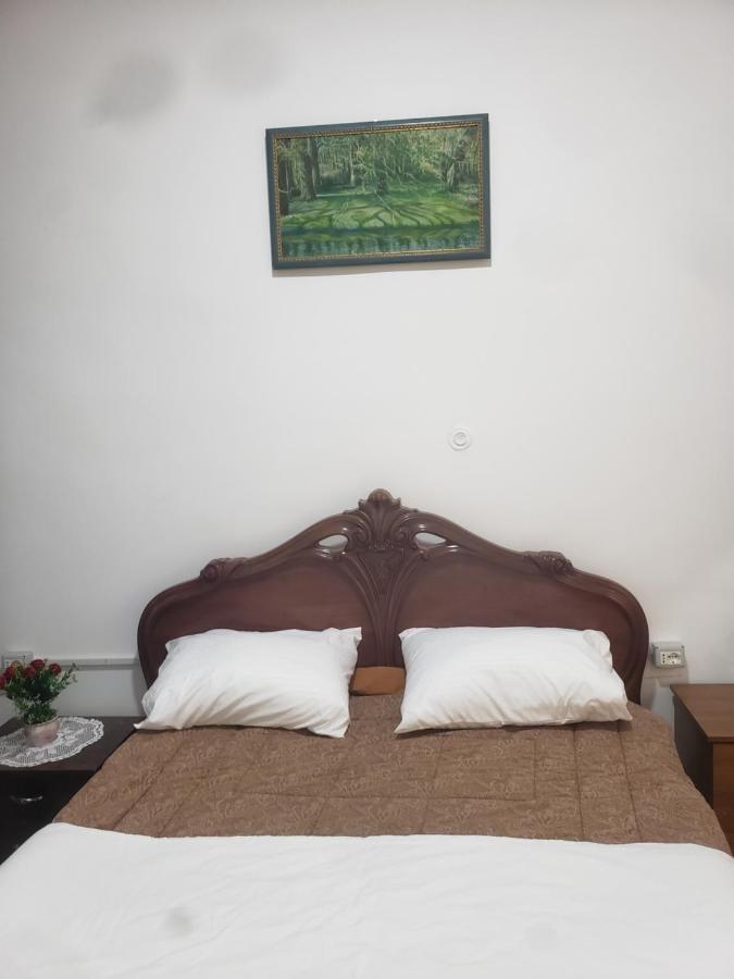 Hostel Oakland Tirana Eksteriør billede