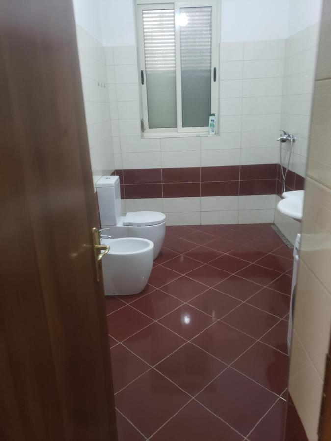 Hostel Oakland Tirana Eksteriør billede