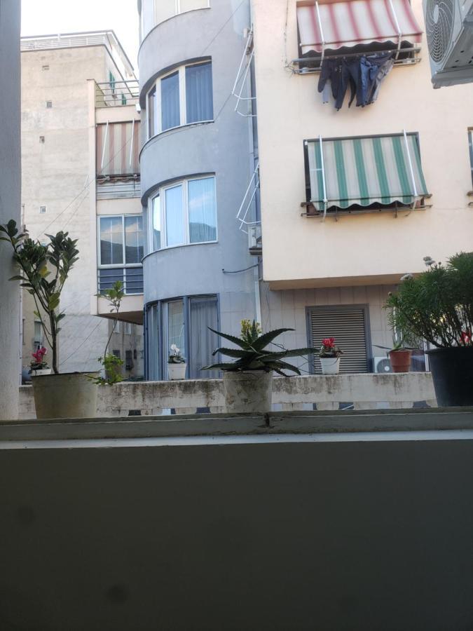 Hostel Oakland Tirana Eksteriør billede