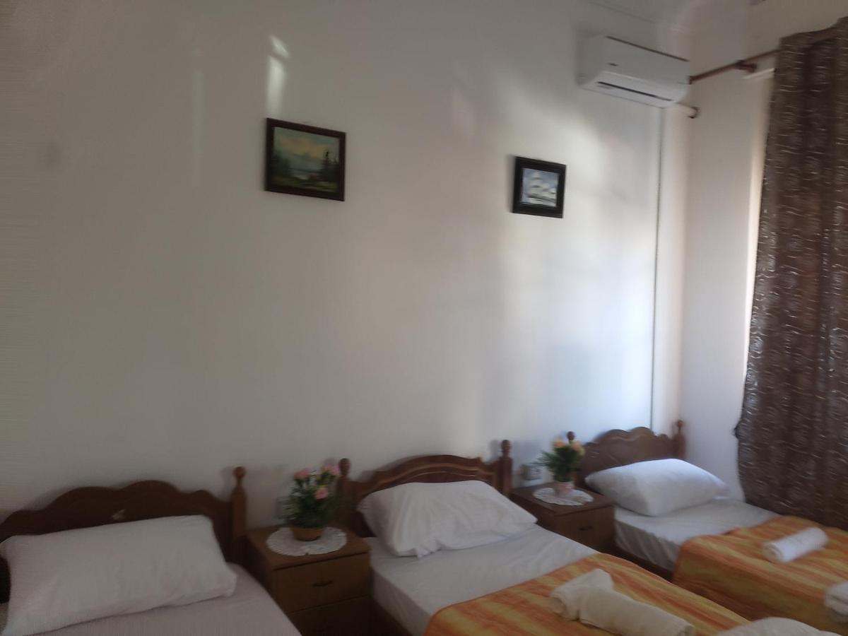 Hostel Oakland Tirana Eksteriør billede
