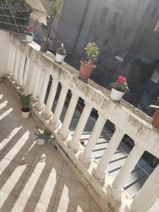 Hostel Oakland Tirana Eksteriør billede