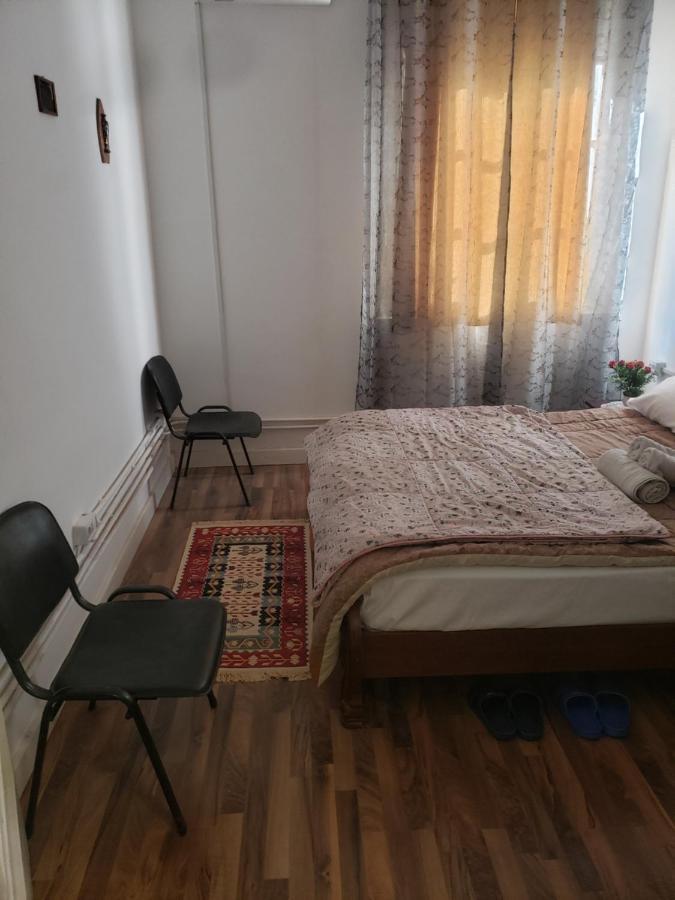 Hostel Oakland Tirana Eksteriør billede