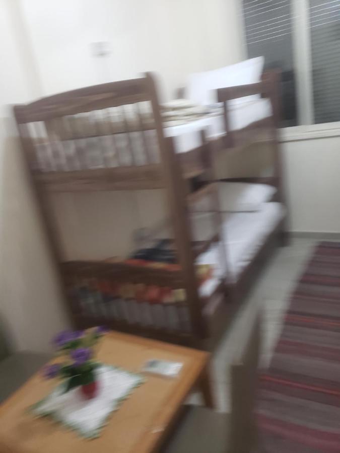 Hostel Oakland Tirana Eksteriør billede