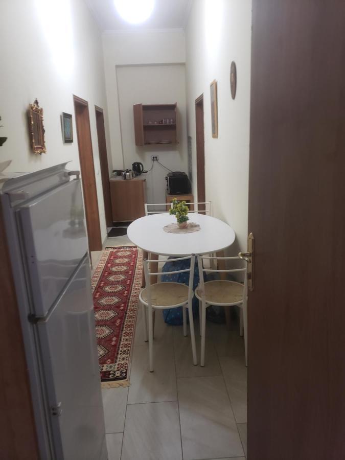 Hostel Oakland Tirana Eksteriør billede
