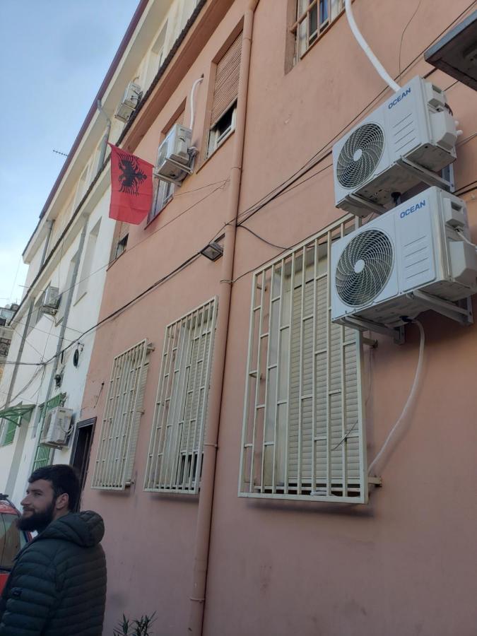 Hostel Oakland Tirana Eksteriør billede