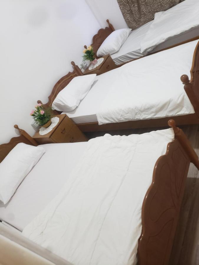 Hostel Oakland Tirana Eksteriør billede