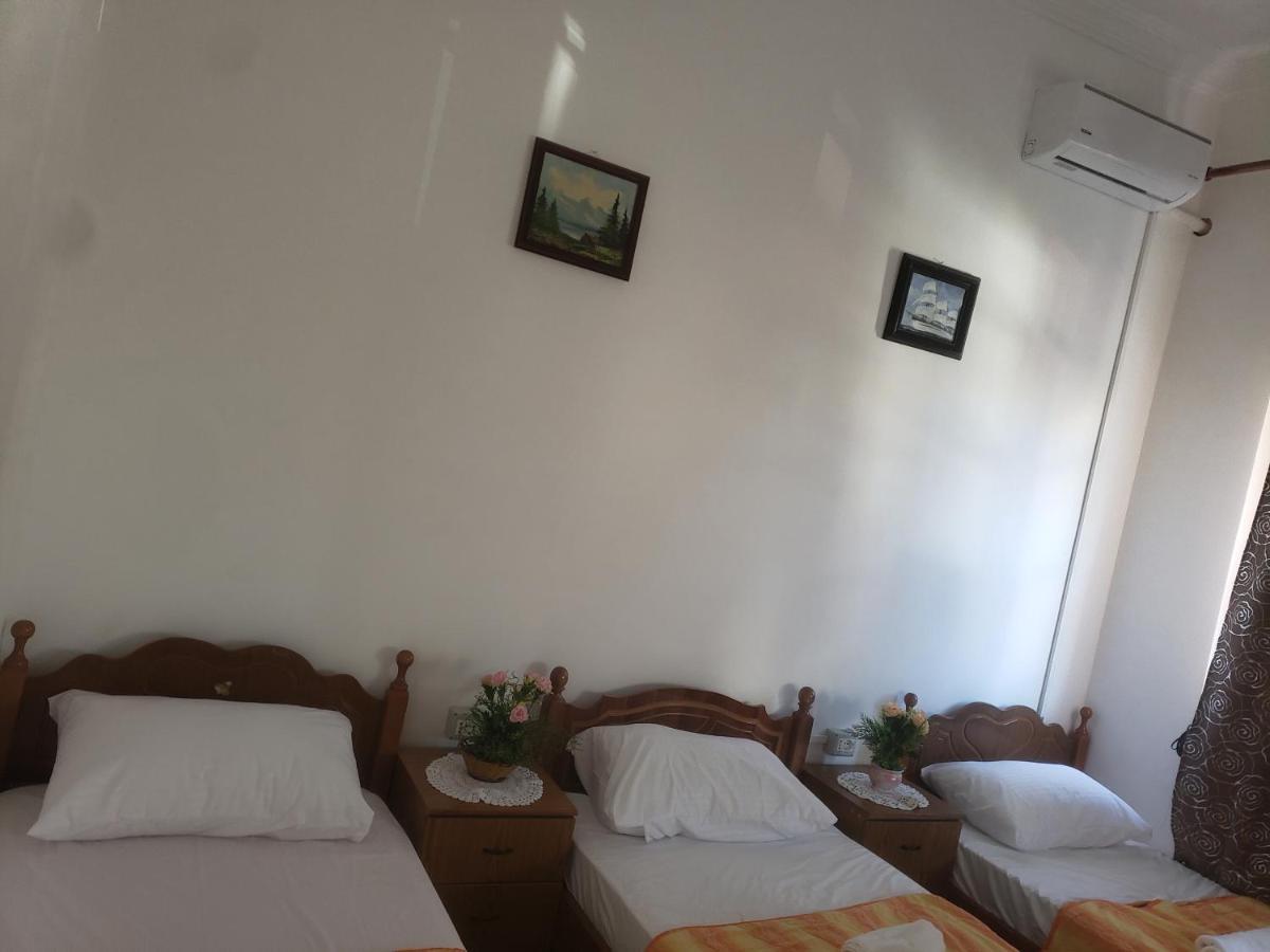 Hostel Oakland Tirana Eksteriør billede