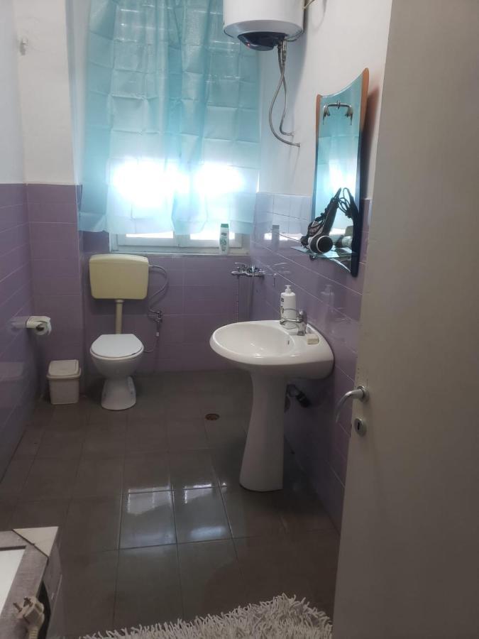 Hostel Oakland Tirana Eksteriør billede