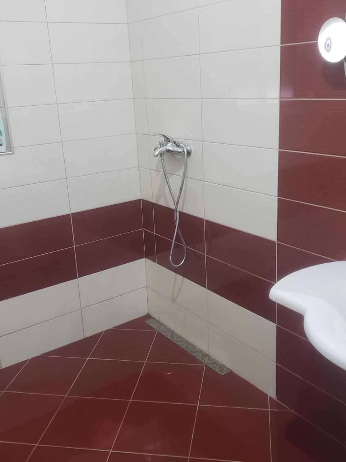 Hostel Oakland Tirana Eksteriør billede